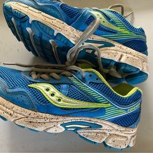 Saucony boys size 4 sneakers